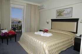 Crithoni's Paradise Hotel
