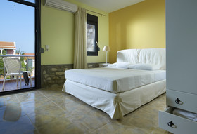 Aeolis Apartements & Studios