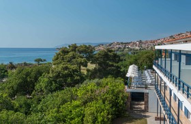 Delfinia Hotel & Bungalows