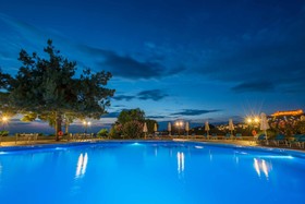 Delfinia Hotel & Bungalows