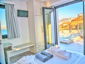 Eleia Seafront Villas