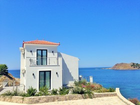 Eleia Seafront Villas