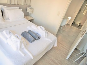 Eleia Seafront Villas