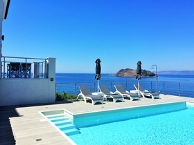 Eleia Seafront Villas