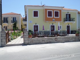 TOULA Apartments & Studios