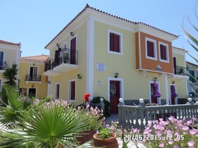 TOULA Apartments & Studios