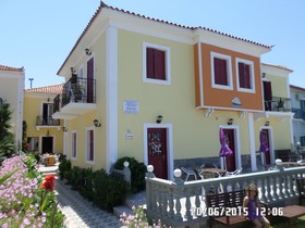 TOULA Apartments & Studios