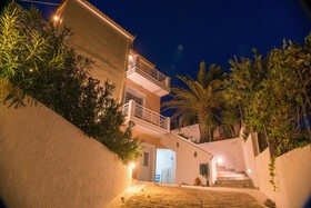 Maria Plomari - Apartments & Studios