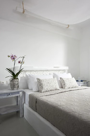 Milos Hotel