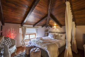 Rock Dandy Deluxe Chalet