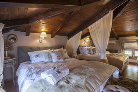 Rock Dandy Deluxe Chalet
