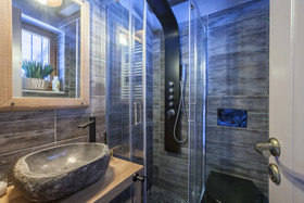 Rock Dandy Deluxe Chalet