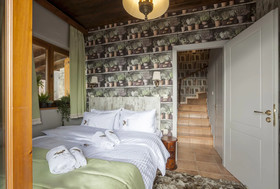 Rock Dandy Deluxe Chalet