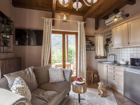 Rock Dandy Deluxe Chalet