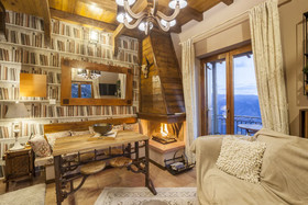 Rock Dandy Deluxe Chalet