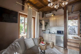 Rock Dandy Deluxe Chalet
