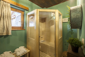 Rock Dandy Deluxe Chalet