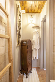 Rock Dandy Deluxe Chalet