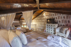 Rock Dandy Deluxe Chalet