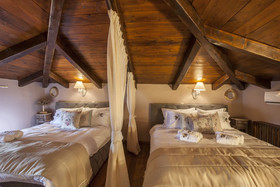 Rock Dandy Deluxe Chalet