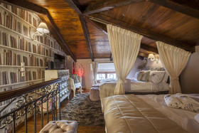 Rock Dandy Deluxe Chalet