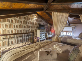 Rock Dandy Deluxe Chalet