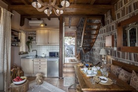 Rock Dandy Deluxe Chalet
