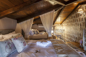 Rock Dandy Deluxe Chalet