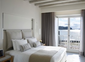 Bill & Coo Coast Suites
