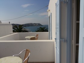 Manoulas Beach