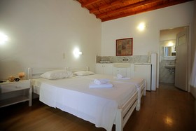 Voula Apartments & Rooms