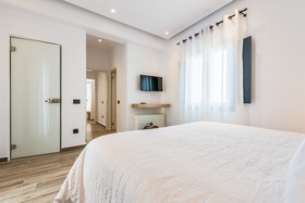 Portes Mykonos
