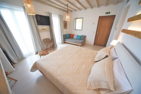 Myconian Crown Suites