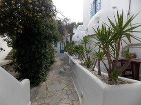 Studios & Suites Rania
