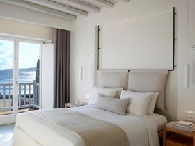 Bill & Coo Suites & Lounge