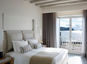 Bill & Coo Suites & Lounge