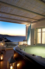 Bill & Coo Suites & Lounge