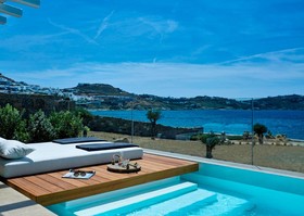 Bill & Coo Suites & Lounge
