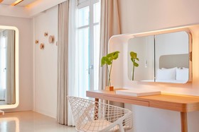 Bill & Coo Suites & Lounge