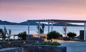 Bill & Coo Suites & Lounge