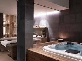 Bill & Coo Suites & Lounge