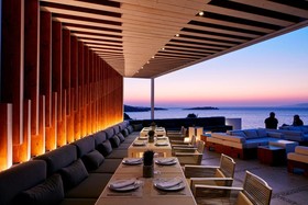 Bill & Coo Suites & Lounge