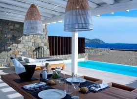 Bill & Coo Suites & Lounge