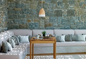 Bill & Coo Suites & Lounge