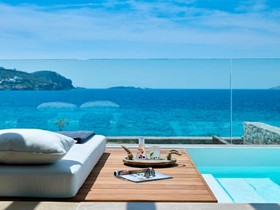 Bill & Coo Suites & Lounge