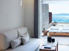 Bill & Coo Suites & Lounge