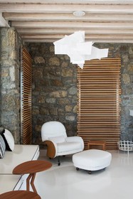 Bill & Coo Suites & Lounge