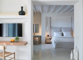 Bill & Coo Suites & Lounge
