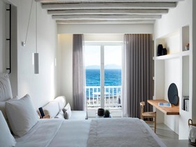 Bill & Coo Suites & Lounge