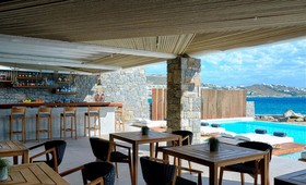 Bill & Coo Suites & Lounge